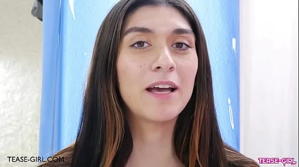 Frumoasa bruneta vorbeste despre prima ei experienta sexuala