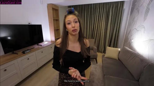 Laura Quest xxx romanca sexi se fute cu reparatorul dragut