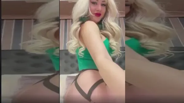 Blonda cu sani si fund mare adora sa se masturbeze xxx