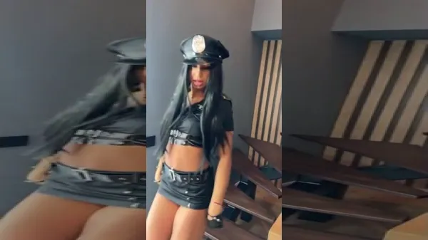 Romanca pornista in politista vrea pula in gura xxx