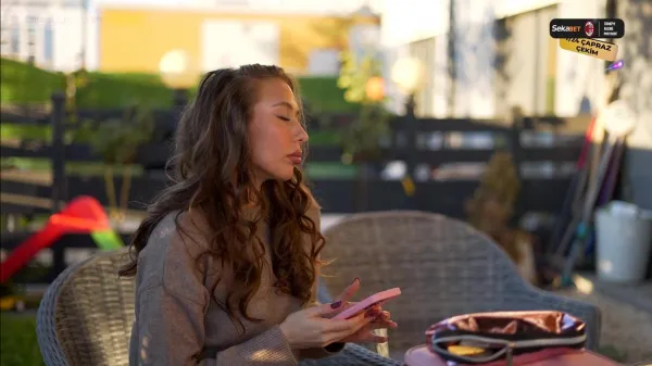 Laura quest xxx romania ca sa mentina secretul trebuie sa se futa