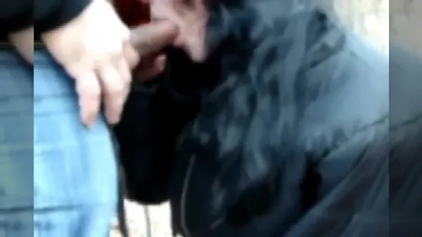 Sex oral romanesc iarna in padure in frig