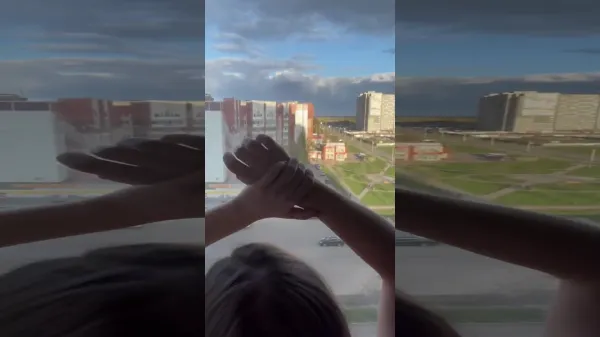 Blonda cu forme adora sa se futa cu clientul pe balcon porno escorta
