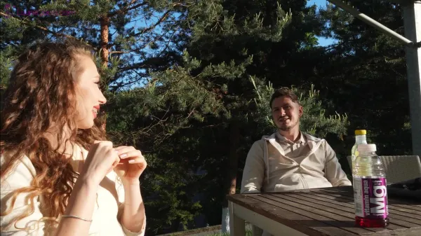 Iubitul o filmeaza pe laura quest si amantul baga pula in ea