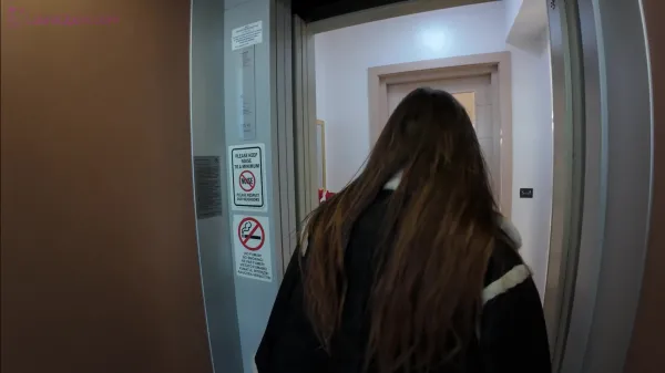 Sex in liftul hotelului si dupa in camera de hotel xxx romanca cu forme