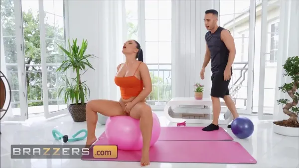 Porno yoga si futai cu honey demon o bruneta sexoasa rau