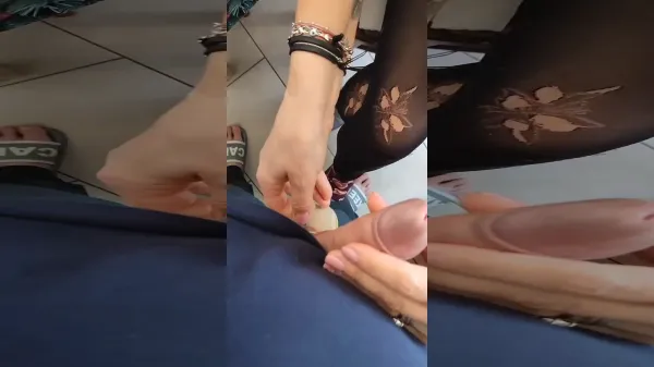 Missmonique adora sa suga coaiele si pula sculata si belita