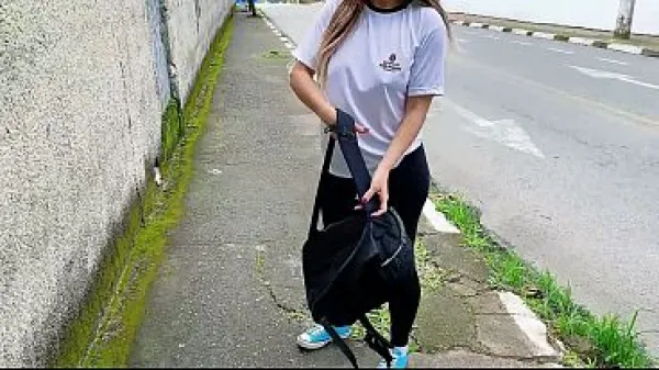 Un profesor a dus o eleva cu masina si a facut-o sex cu ea in masina