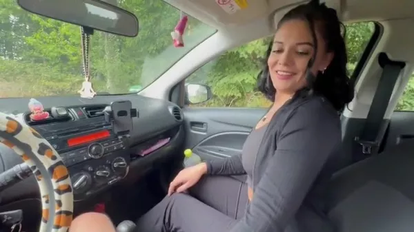Romanca bruneta dusa in padure cu masina sa faca sex xxx