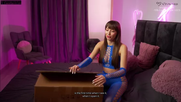 Unboxing xxx cu laura quest se uita la iubitul ei cum baga pula in noua lor papusa gonflabila